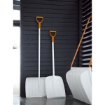 Fiskars Snowxpert™ Kar Küreme Küreği