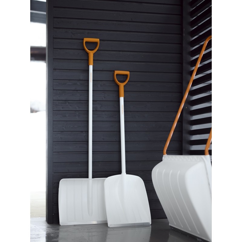 Fiskars Snowxpert™ Kar Küreme Küreği (Kürek)